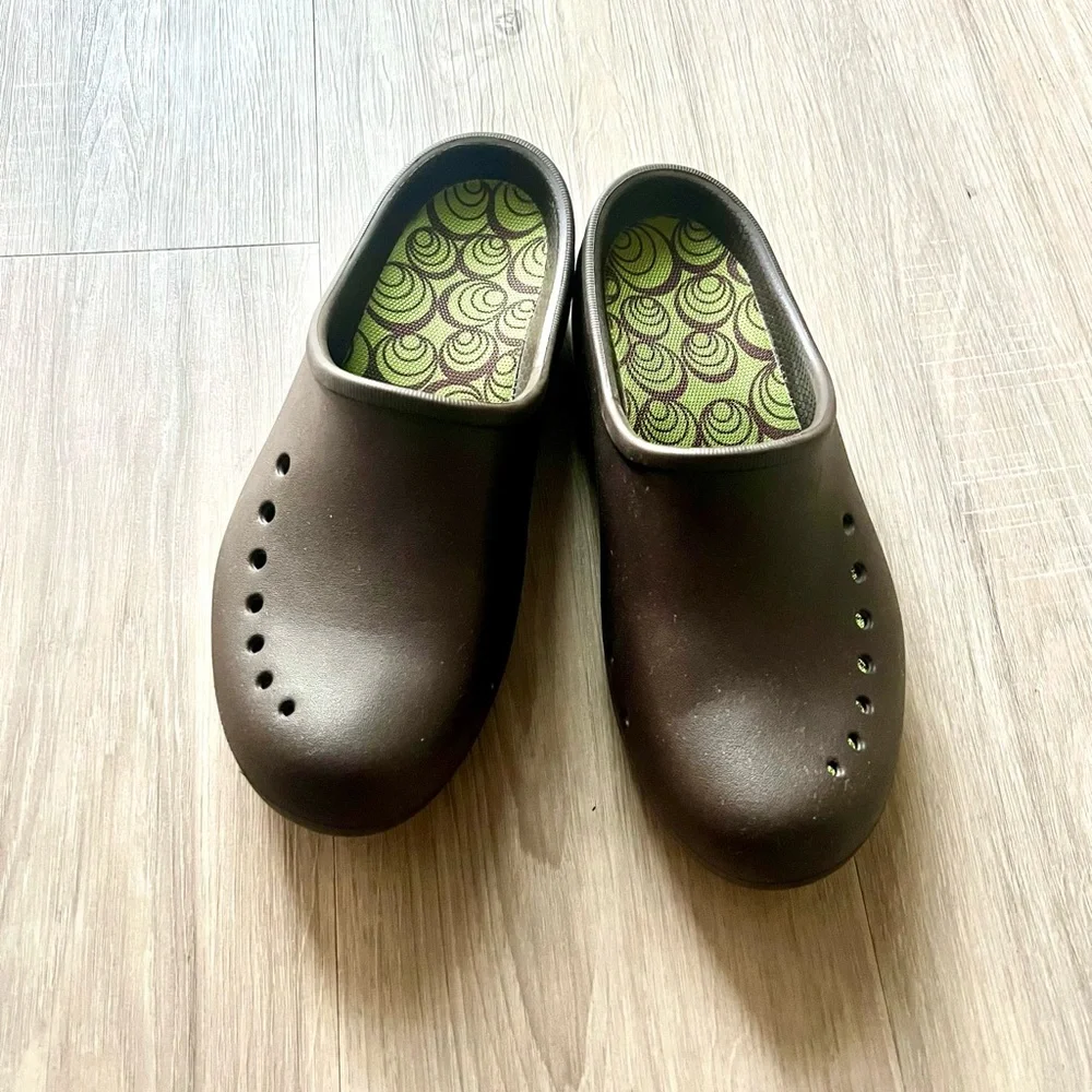 NWOT Crocs Frances Tully Women’s Clogs Size 9M Espresso Parrot Green - Picture 2 of 6